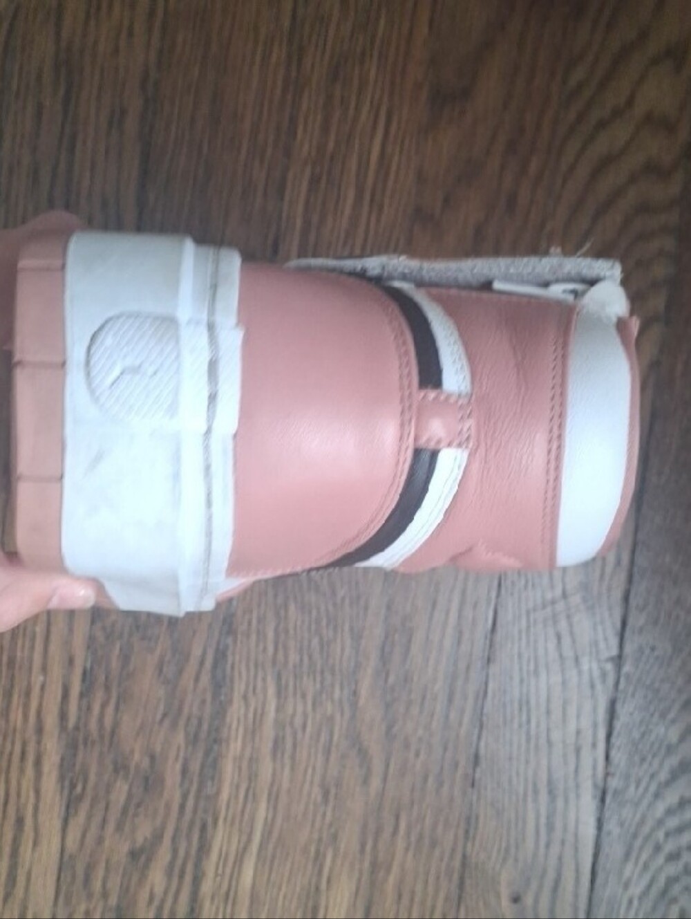 Women’s Jordan 1 in Dusty Pink and White - Picture 5 of 7